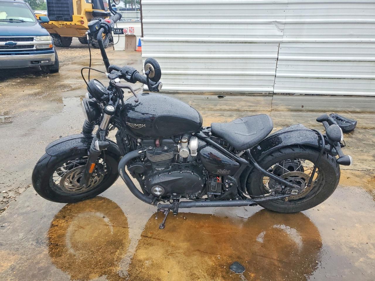 Triumph Bonneville Bobber Black