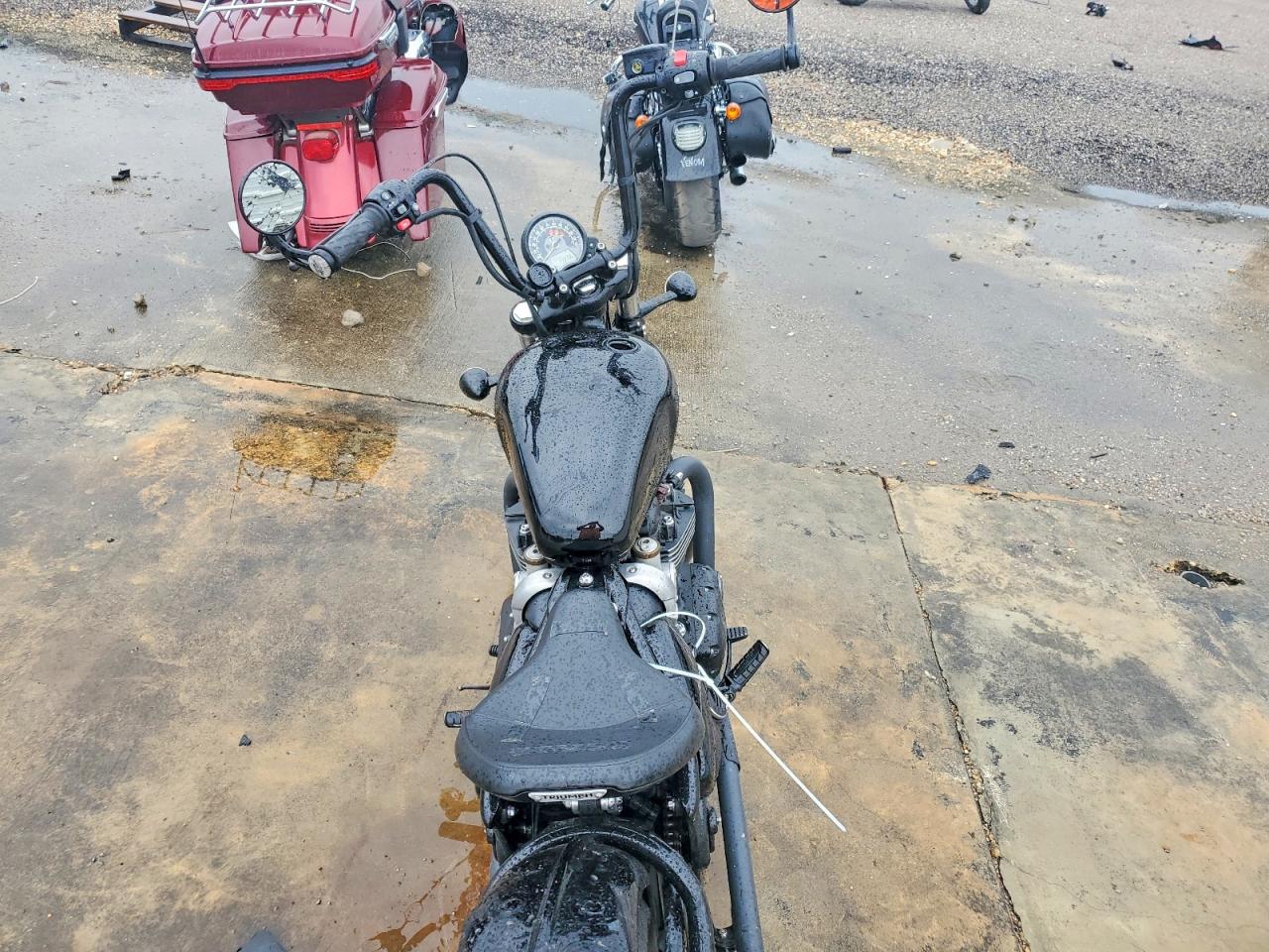 Triumph Bonneville Bobber Black