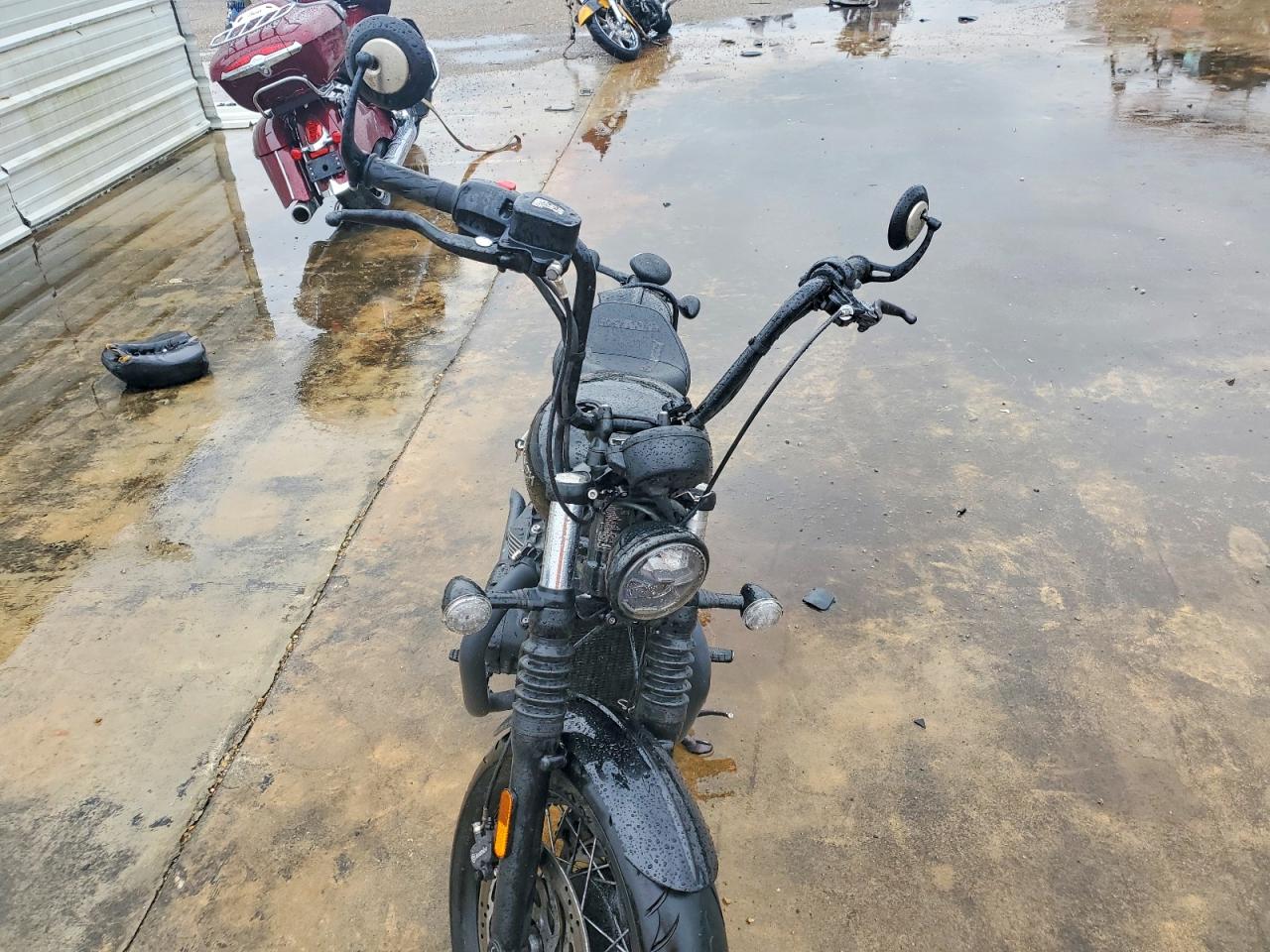 Triumph Bonneville Bobber Black