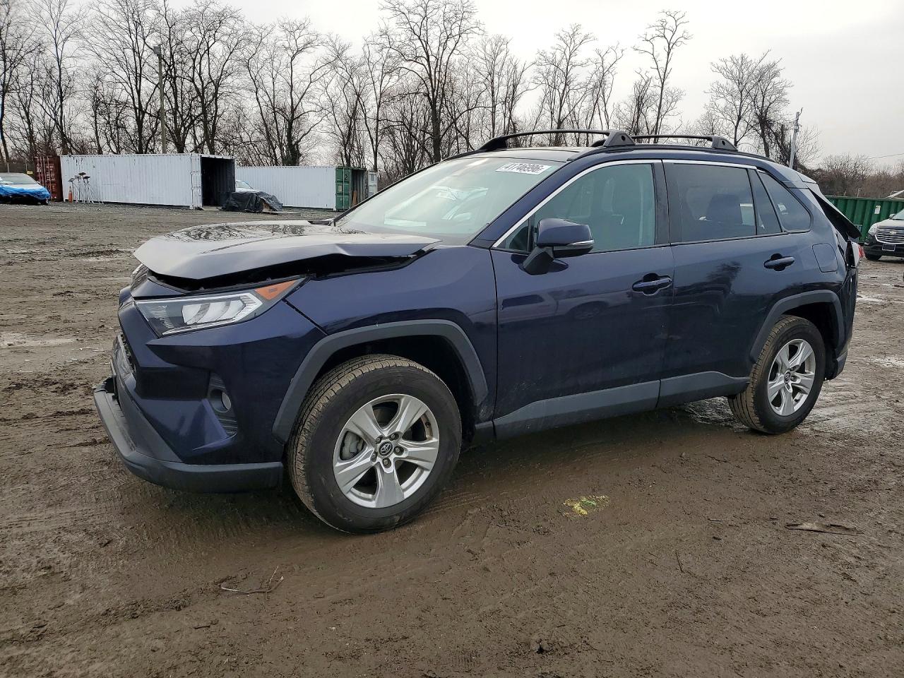 Salvage Toyota RAV4 Image