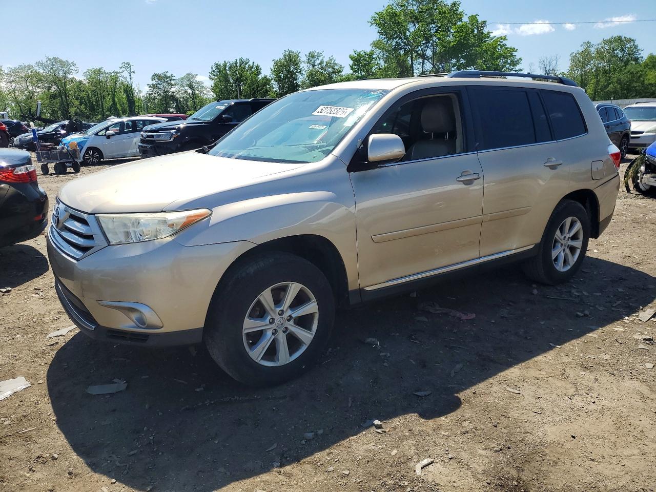 Salvage Toyota Highlander Image