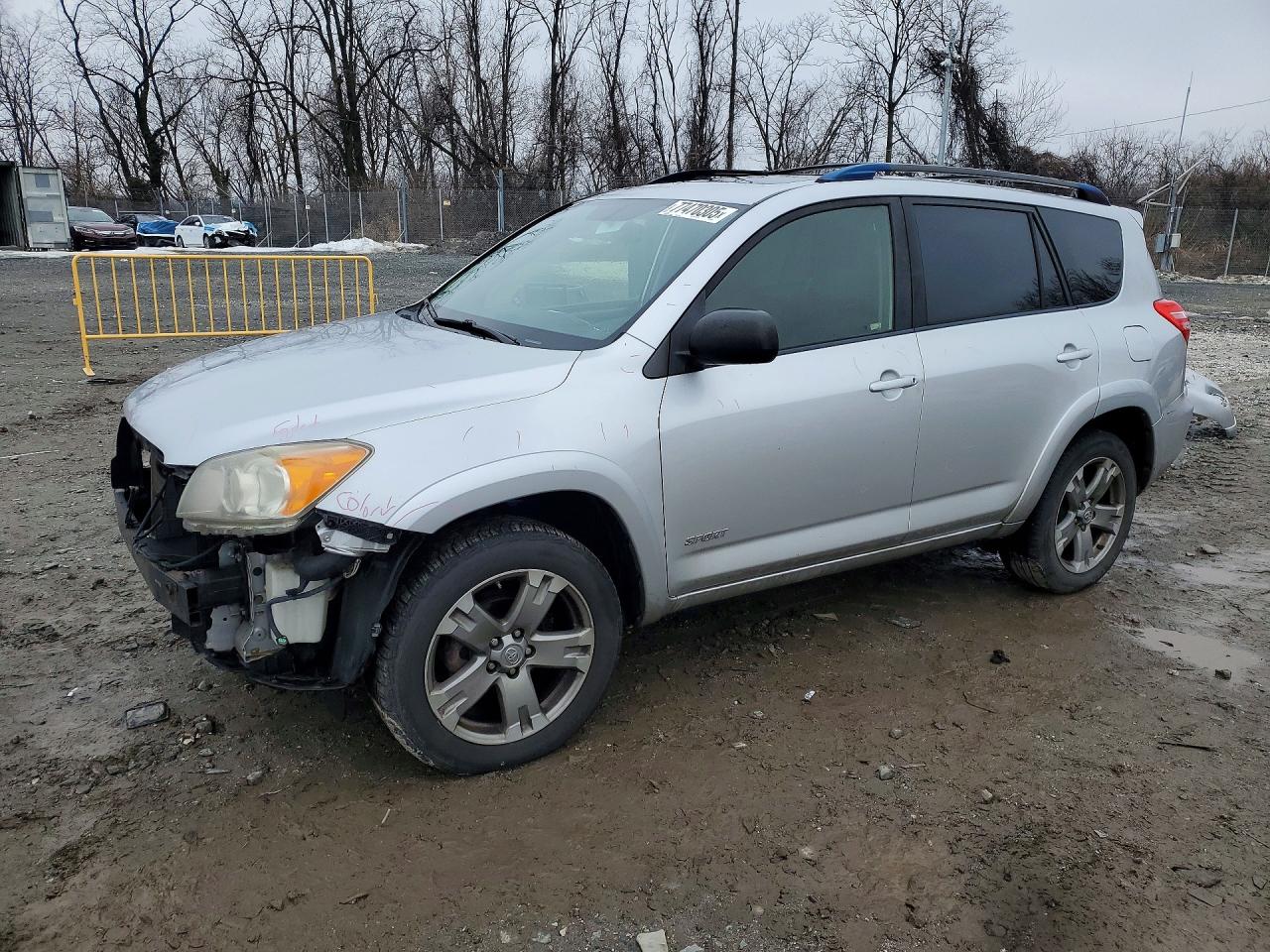 Salvage Toyota RAV4 Image