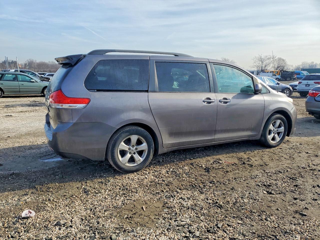 Toyota Sienna Le 8-passenger