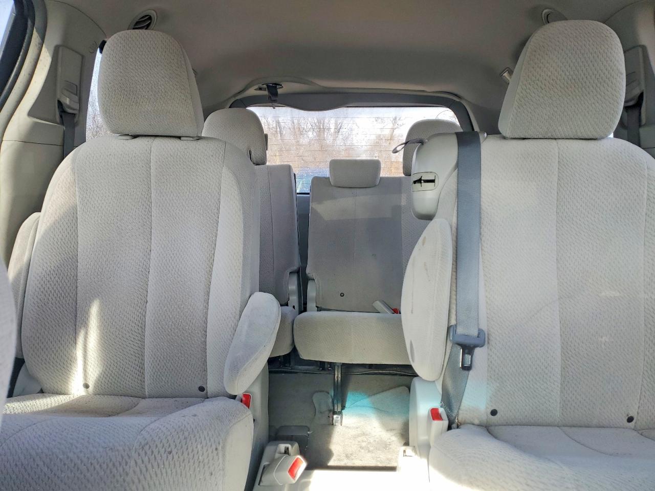 Toyota Sienna Le 8-passenger