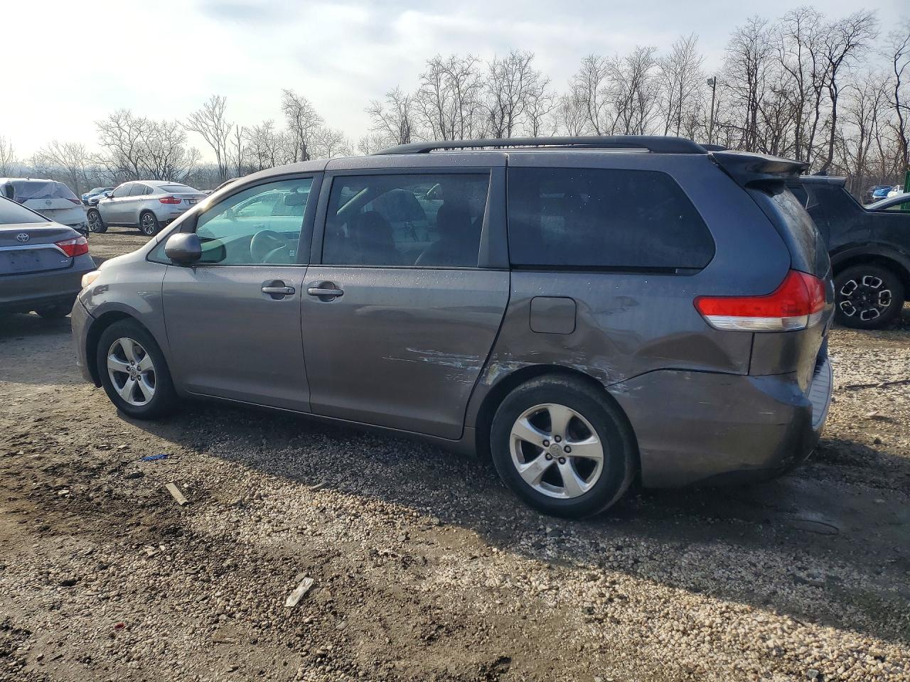 Toyota Sienna Le 8-passenger