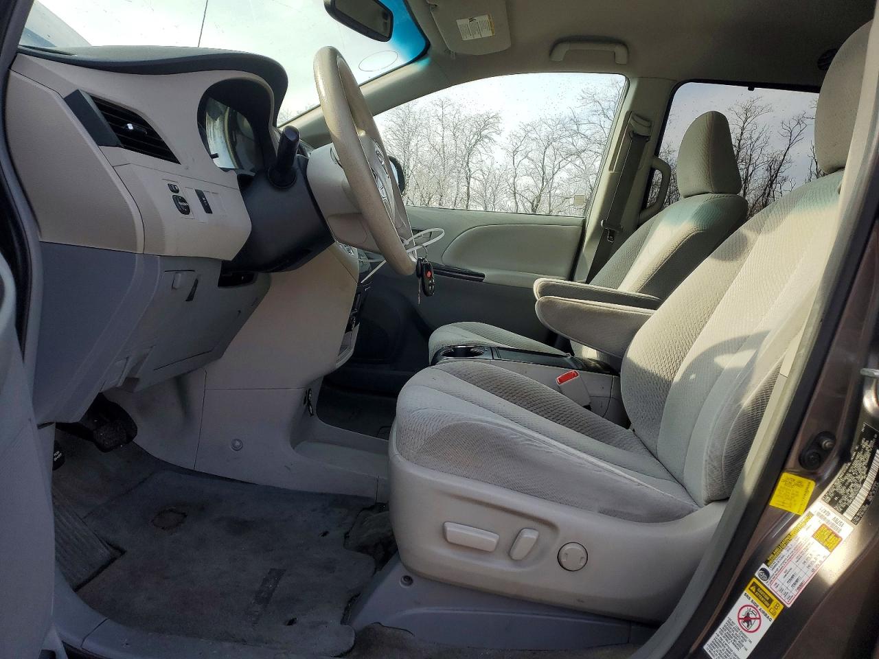 Toyota Sienna Le 8-passenger