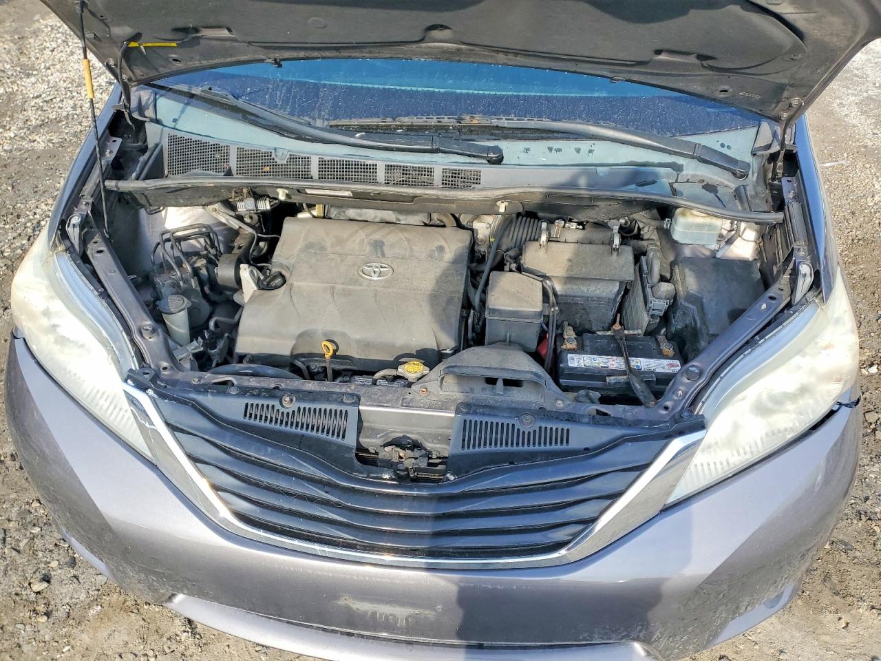 Toyota Sienna Le 8-passenger