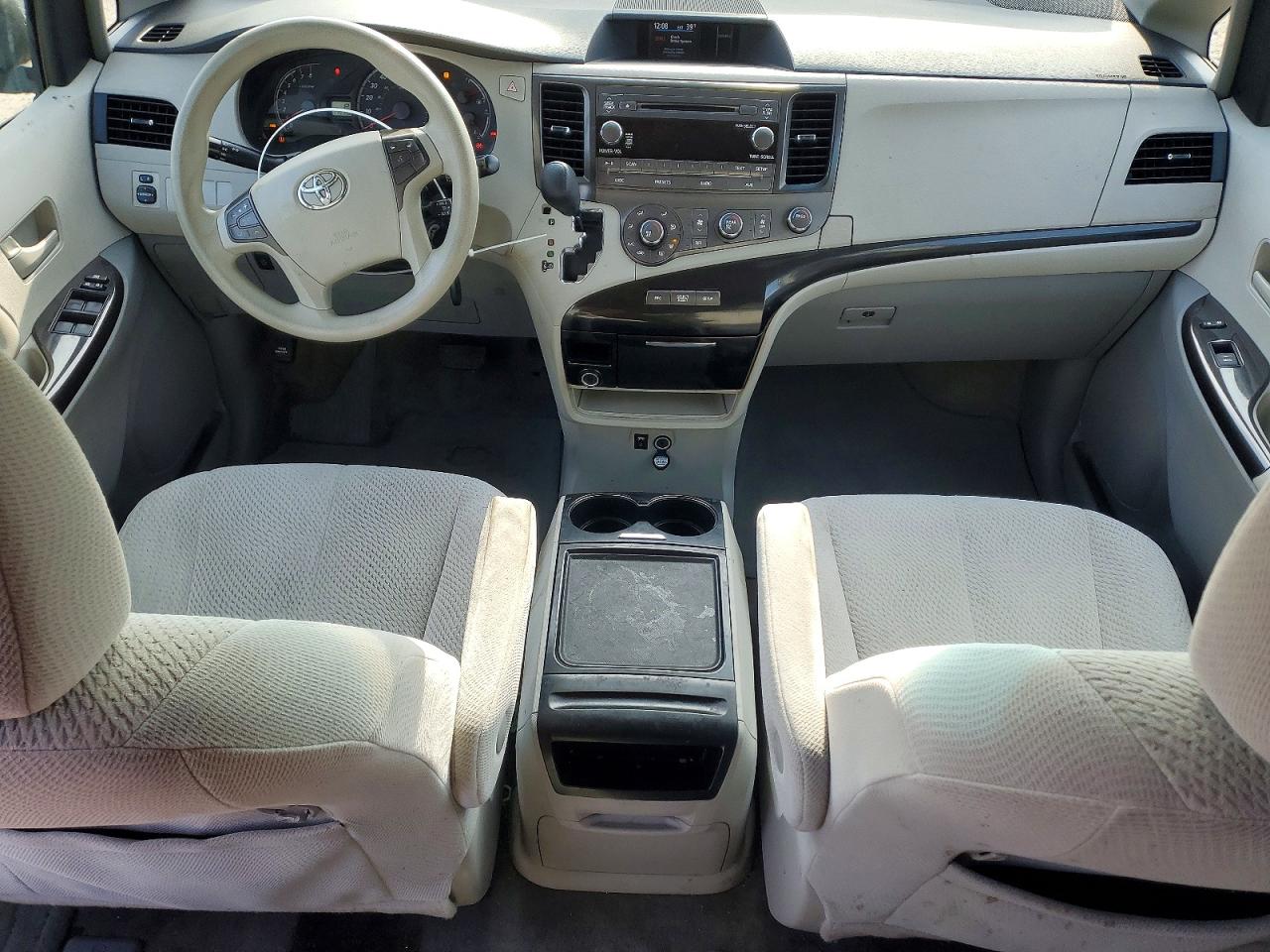 Toyota Sienna Le 8-passenger