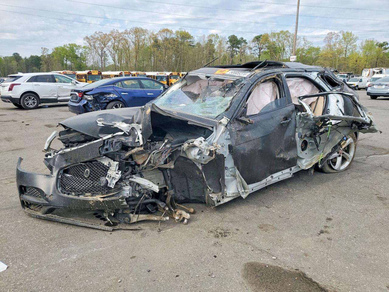 Salvage Jaguar F-PACE Image