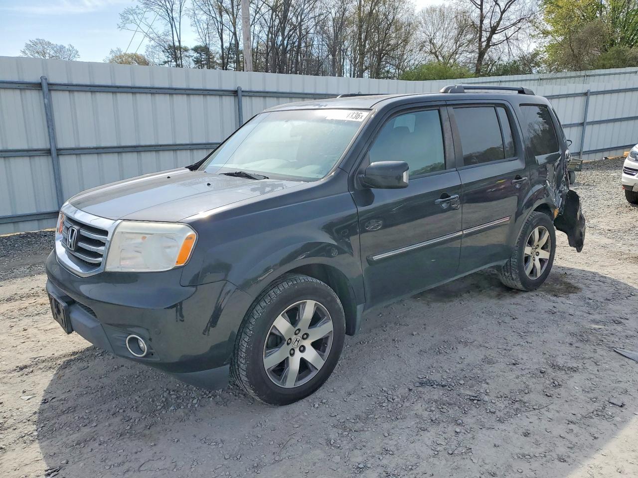 Salvage Honda Pilot Image