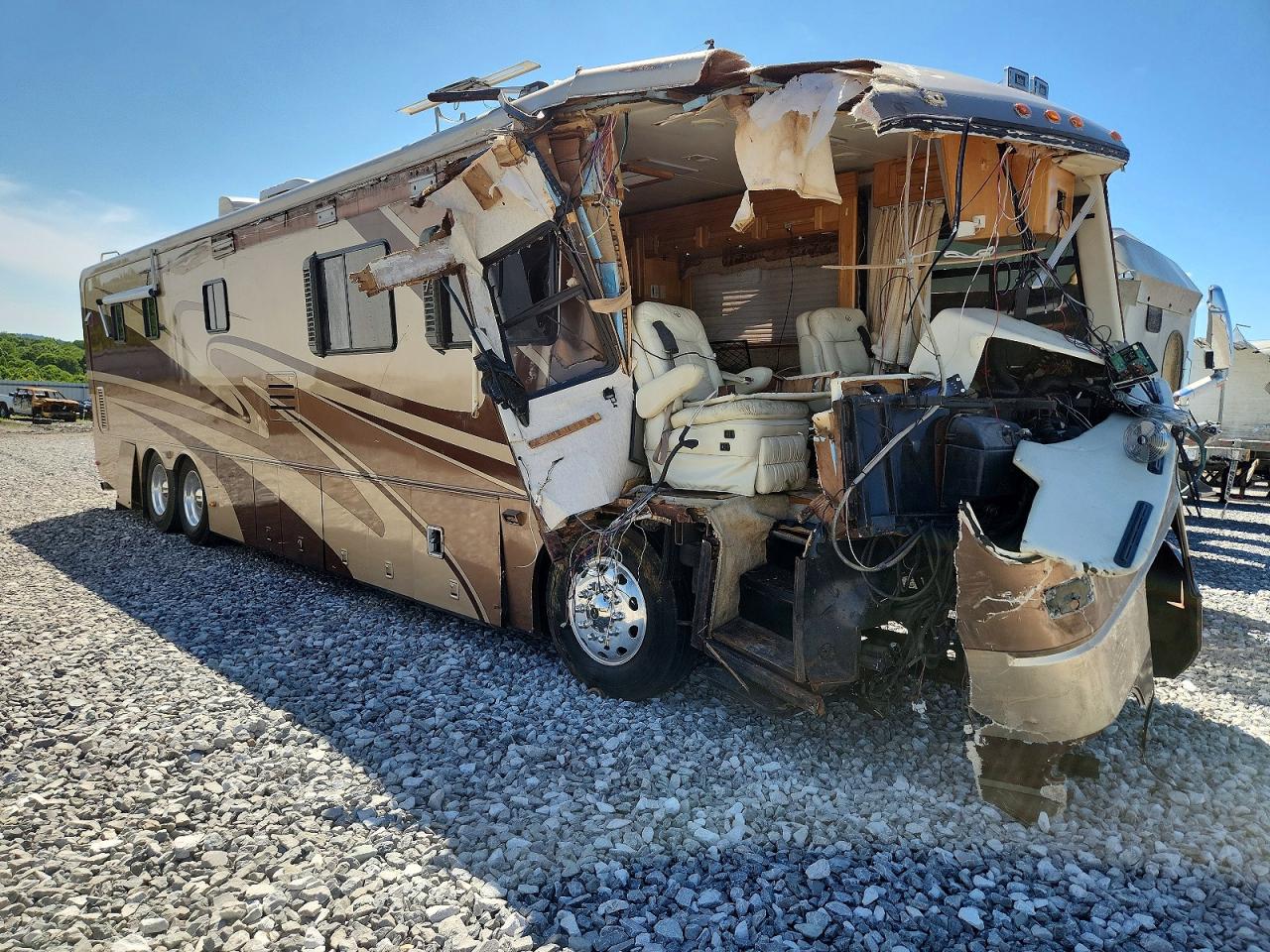 Salvage Roadmaster Recreational Vehicle Image
