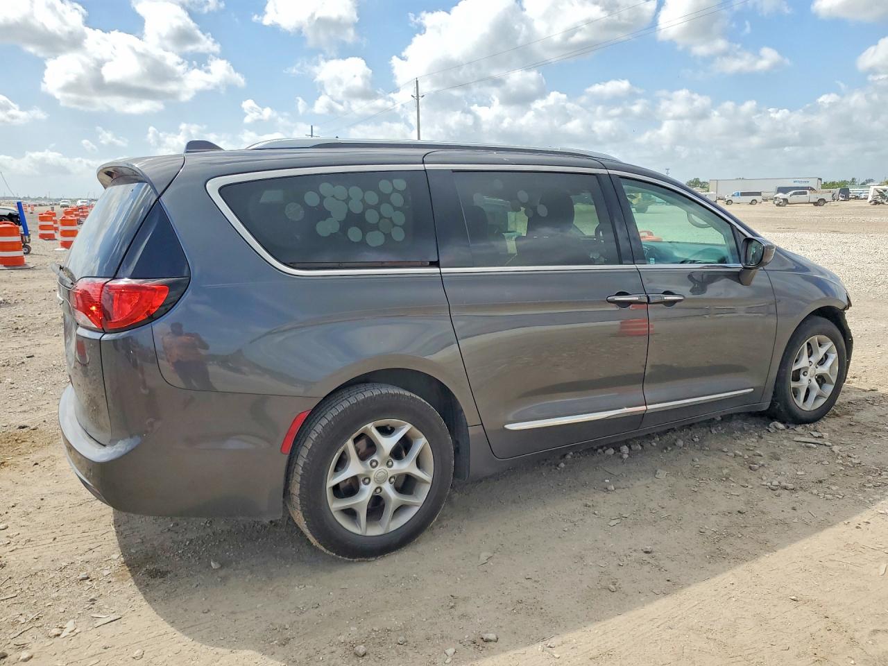 Chrysler Pacifica Touring L Plus