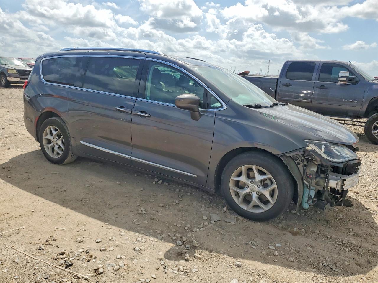 Chrysler Pacifica Touring L Plus