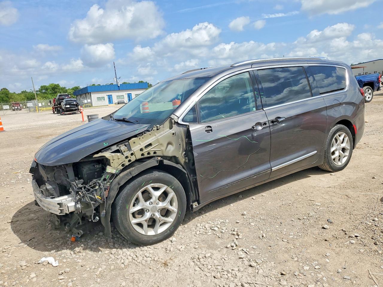Salvage Chrysler Pacifica Image