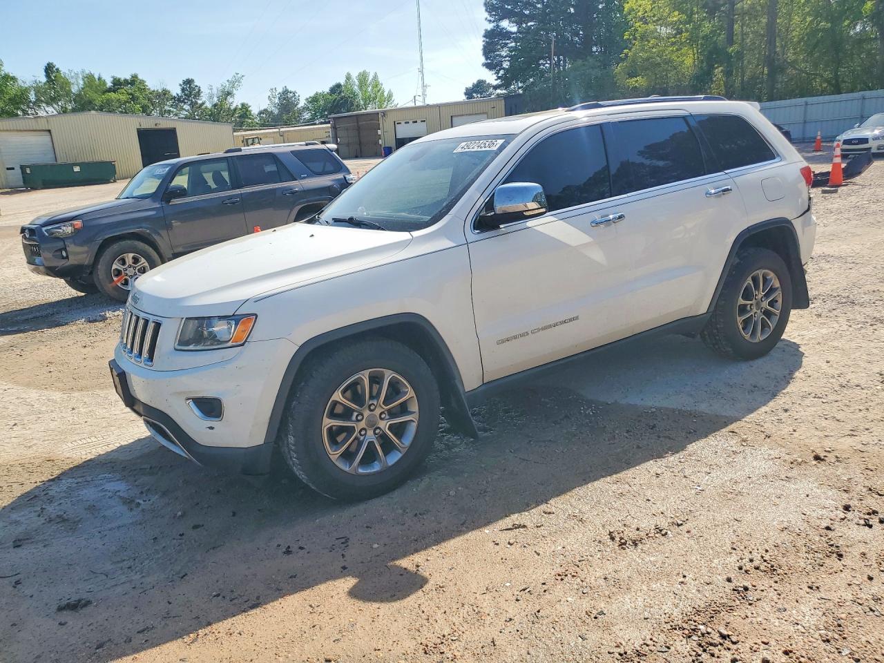 Salvage Jeep Cherokee Image