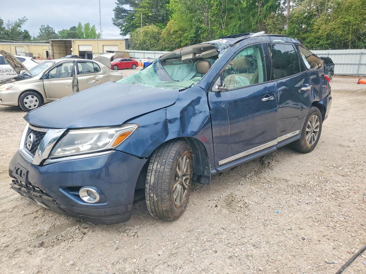Salvage Nissan Pathfinder Image