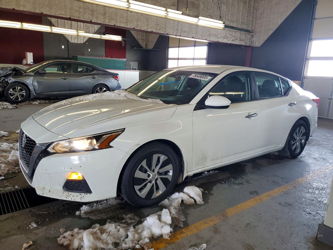 Salvage Nissan Altima Image