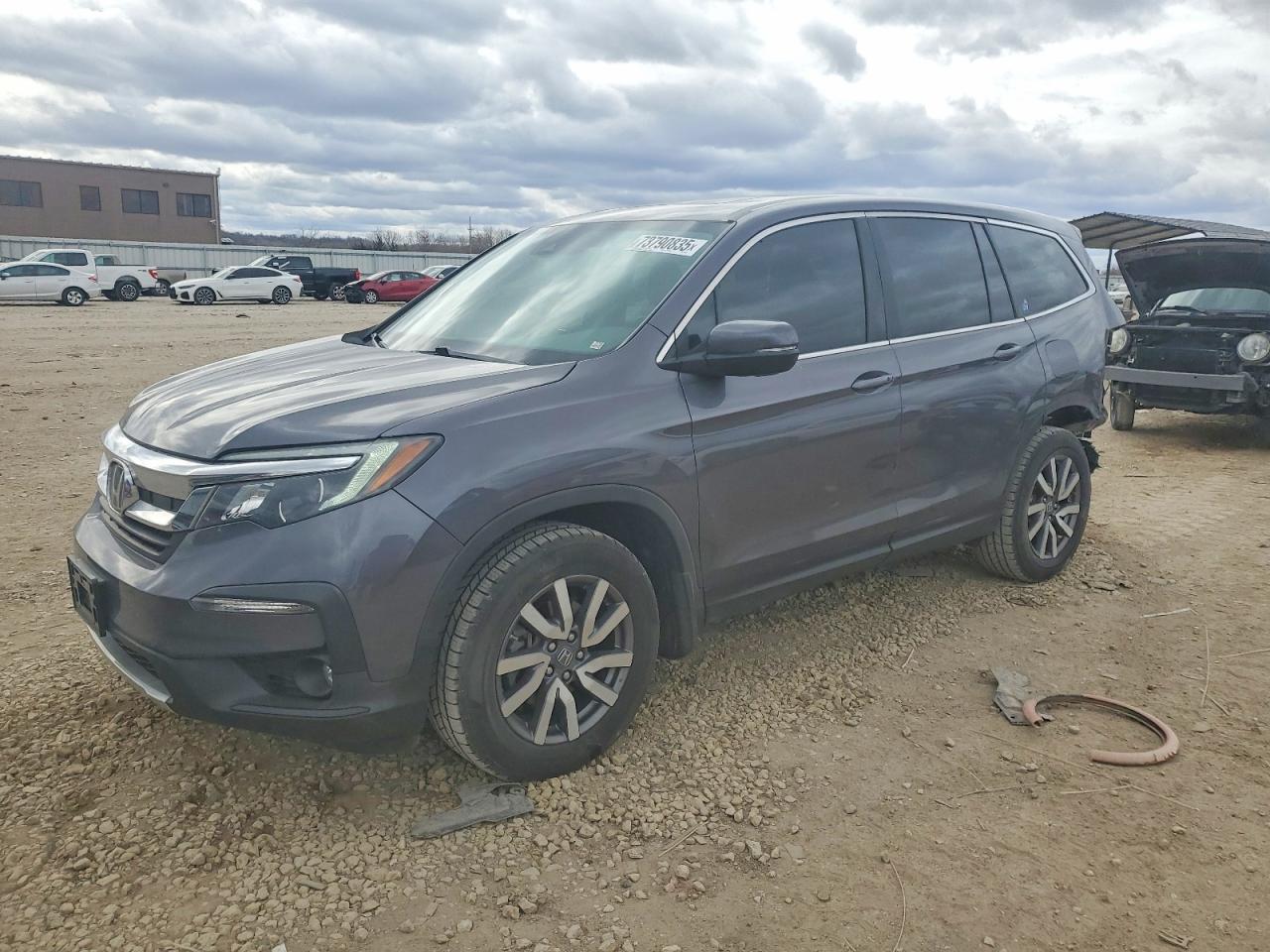 Salvage Honda Pilot Image