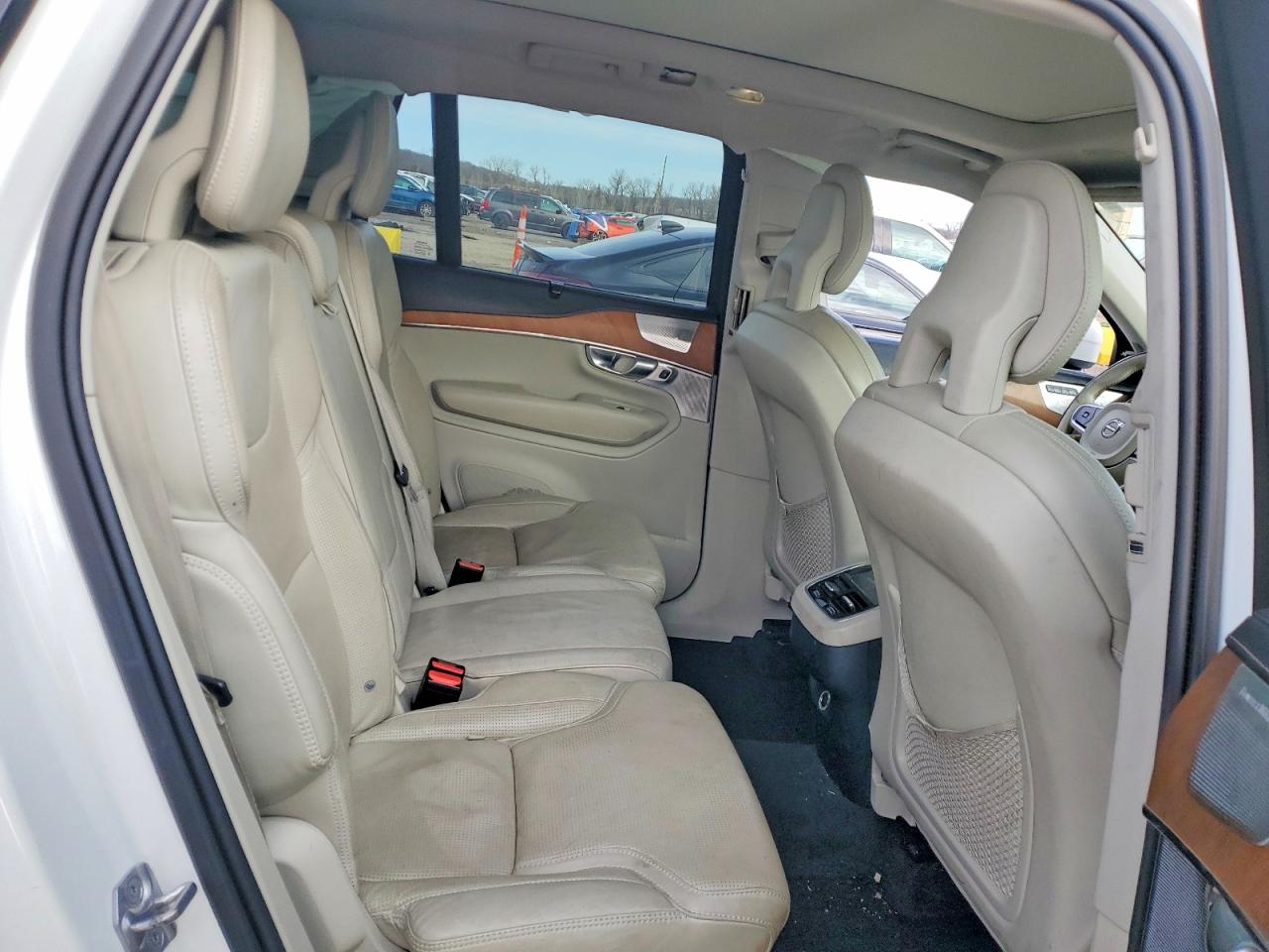 Volvo XC90 T6