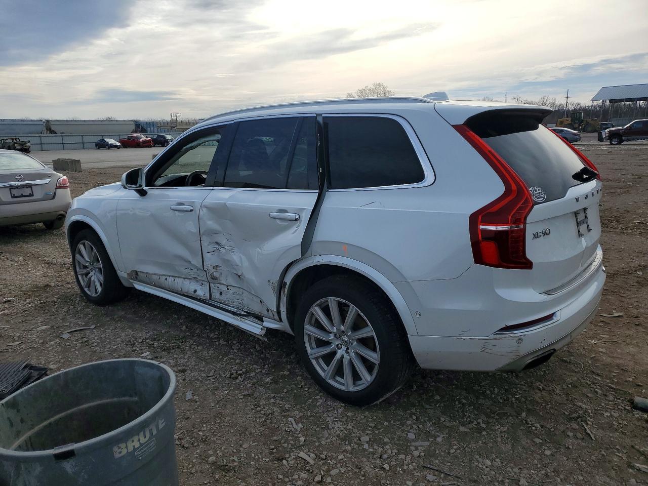 Volvo XC90 T6