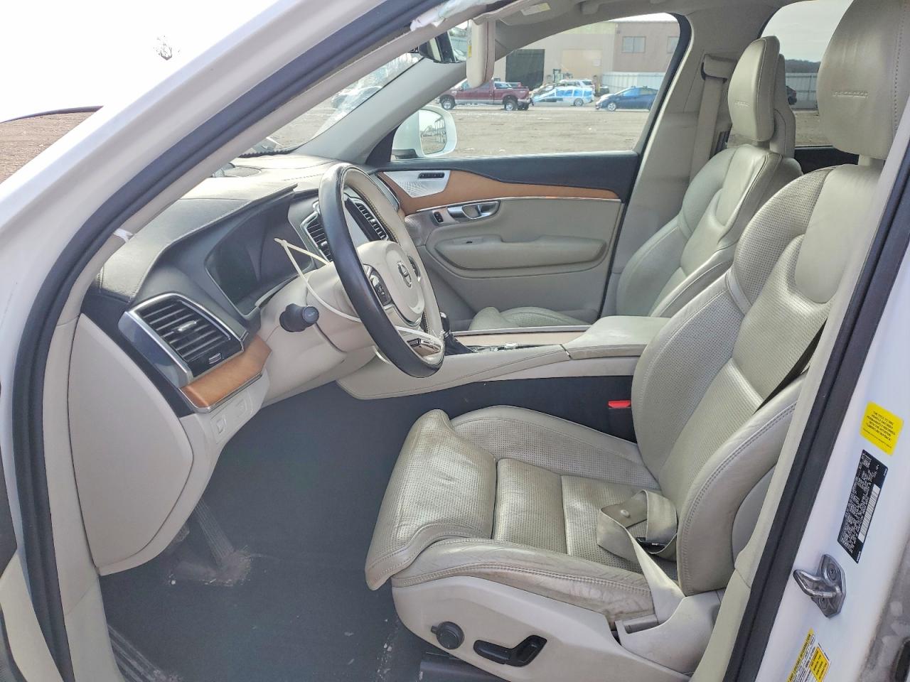 Volvo XC90 T6