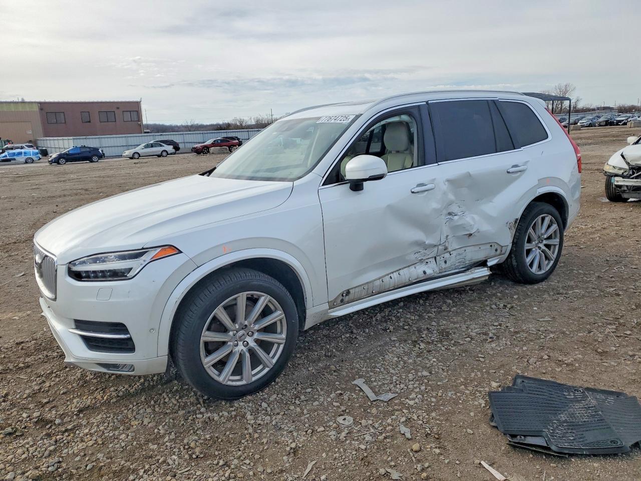 Salvage Volvo XC90 Image