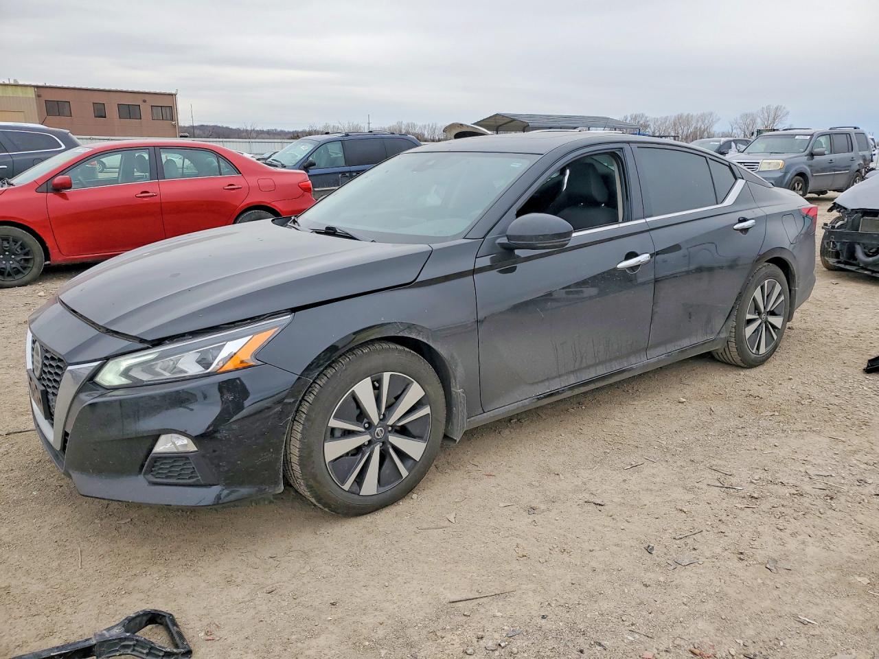 Salvage Nissan Altima Image