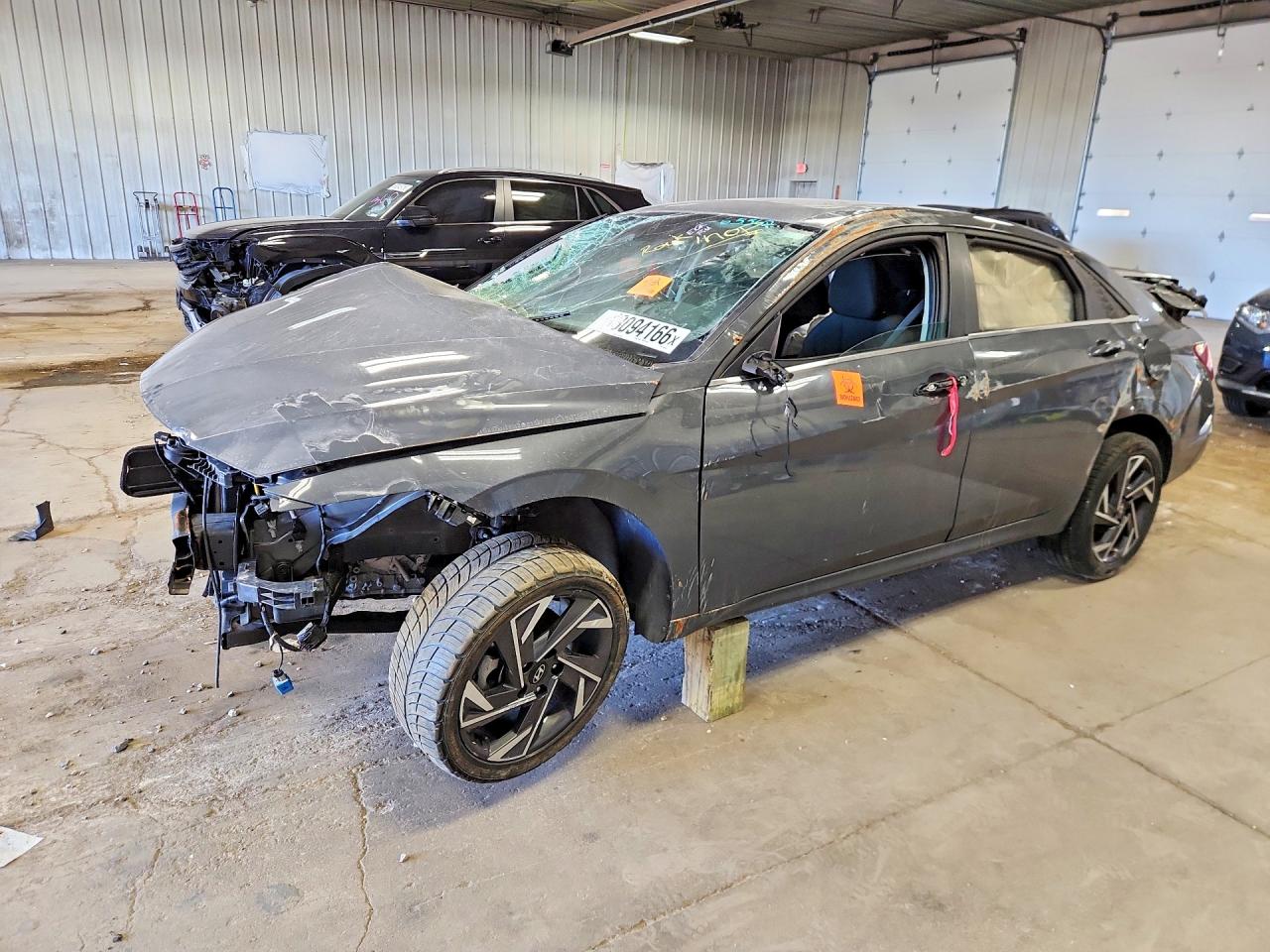 Salvage Hyundai ELANTRA Image