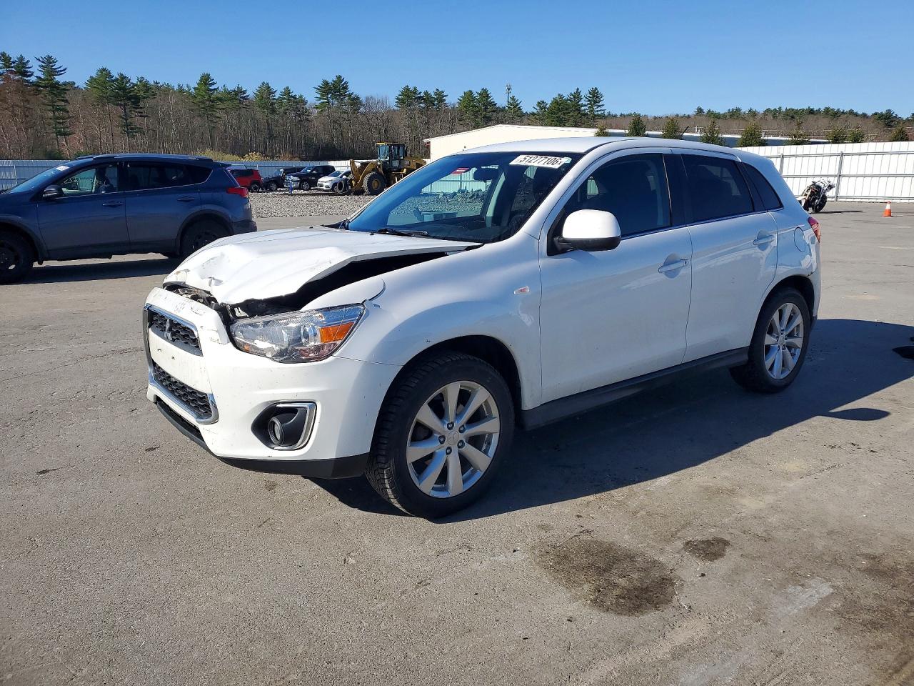 Salvage Mitsubishi Outlander Image