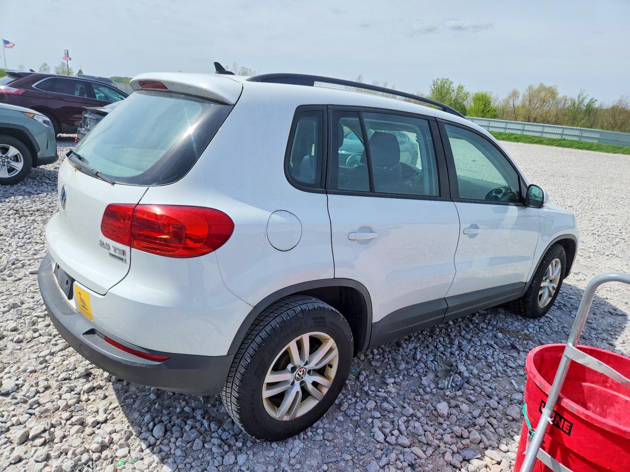 Volkswagen Tiguan S