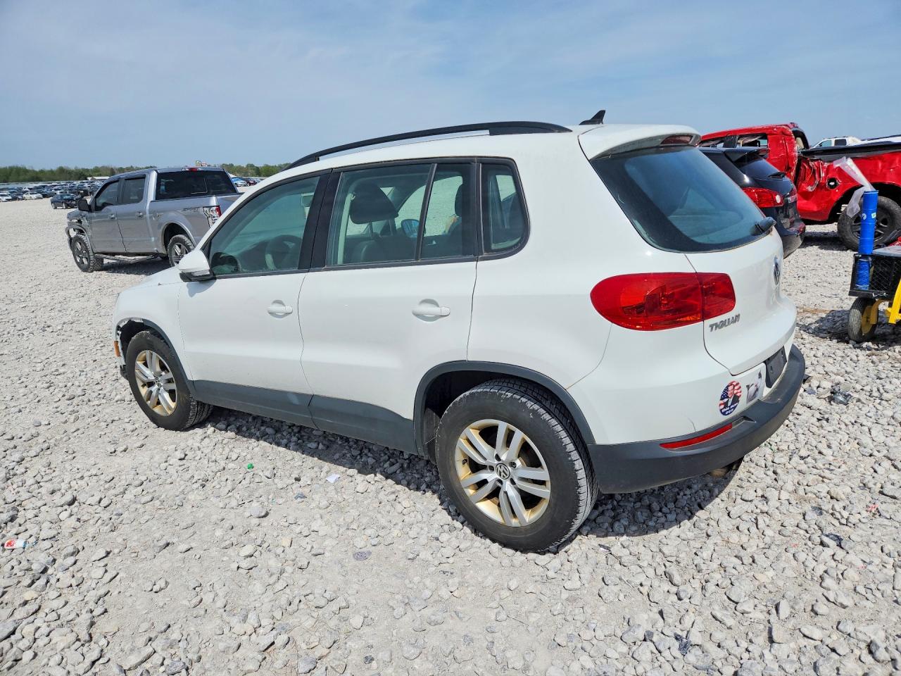 Volkswagen Tiguan S