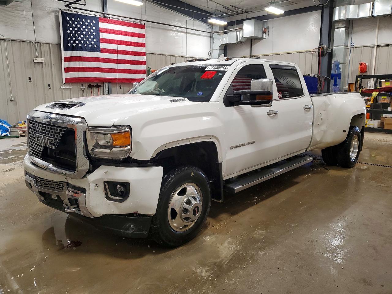 Salvage GMC Sierra Image