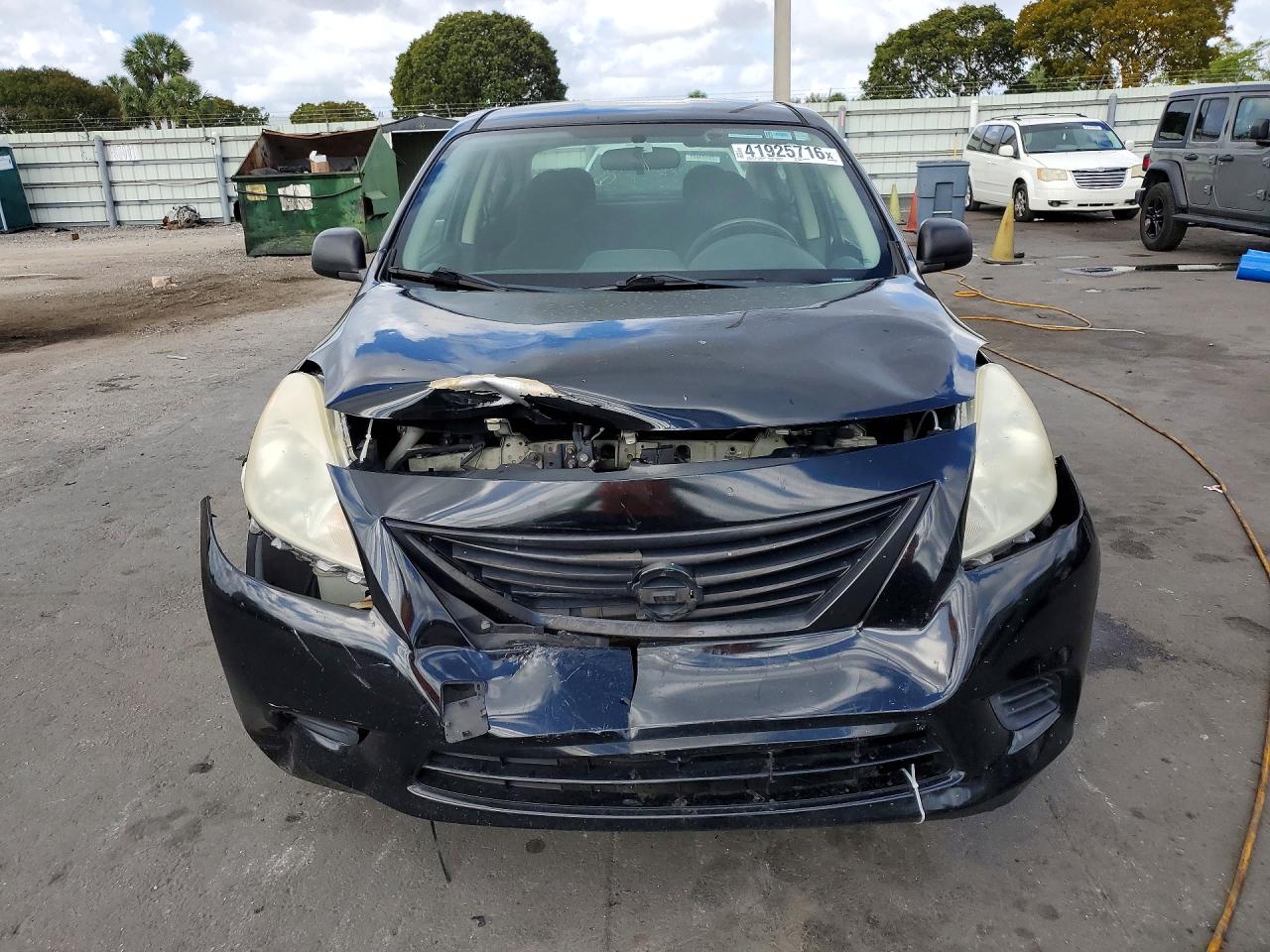 Nissan Versa 1.6 S