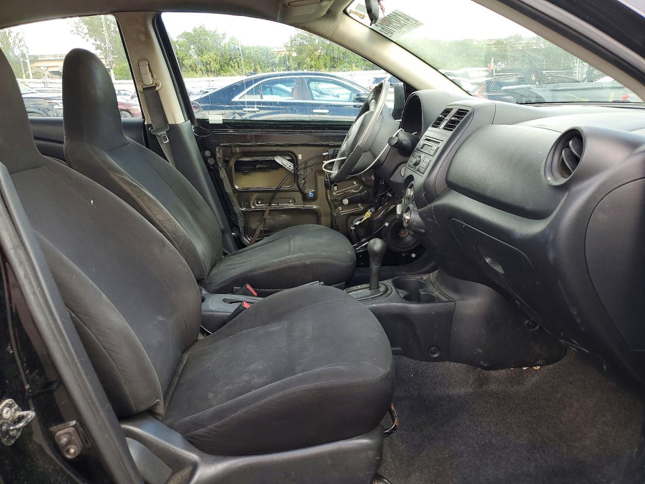 Nissan Versa 1.6 S