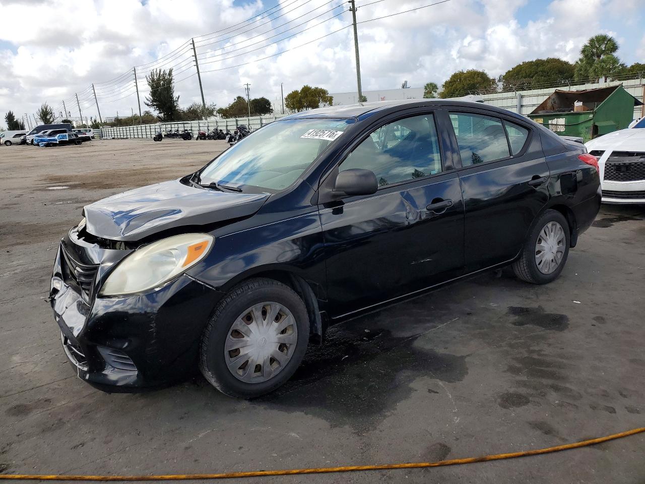 Salvage Nissan Versa Image