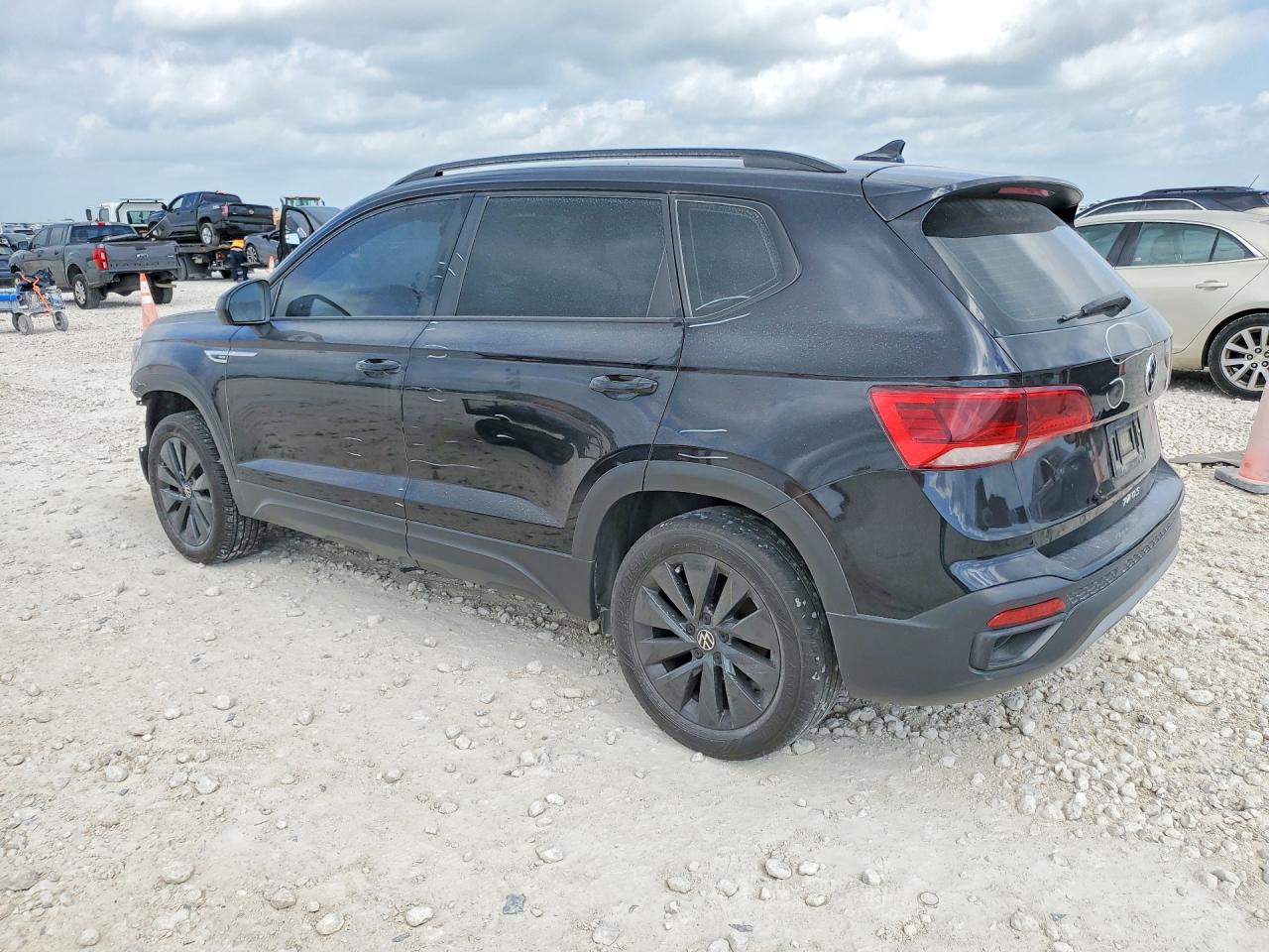 Volkswagen Taos S