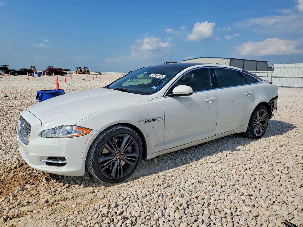 Salvage Jaguar XJ Image