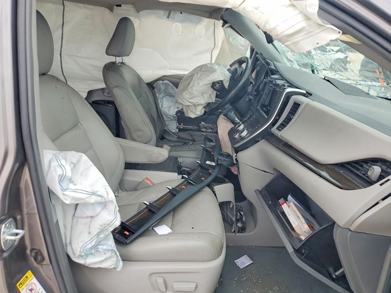 Toyota Sienna Xle 8-passenger