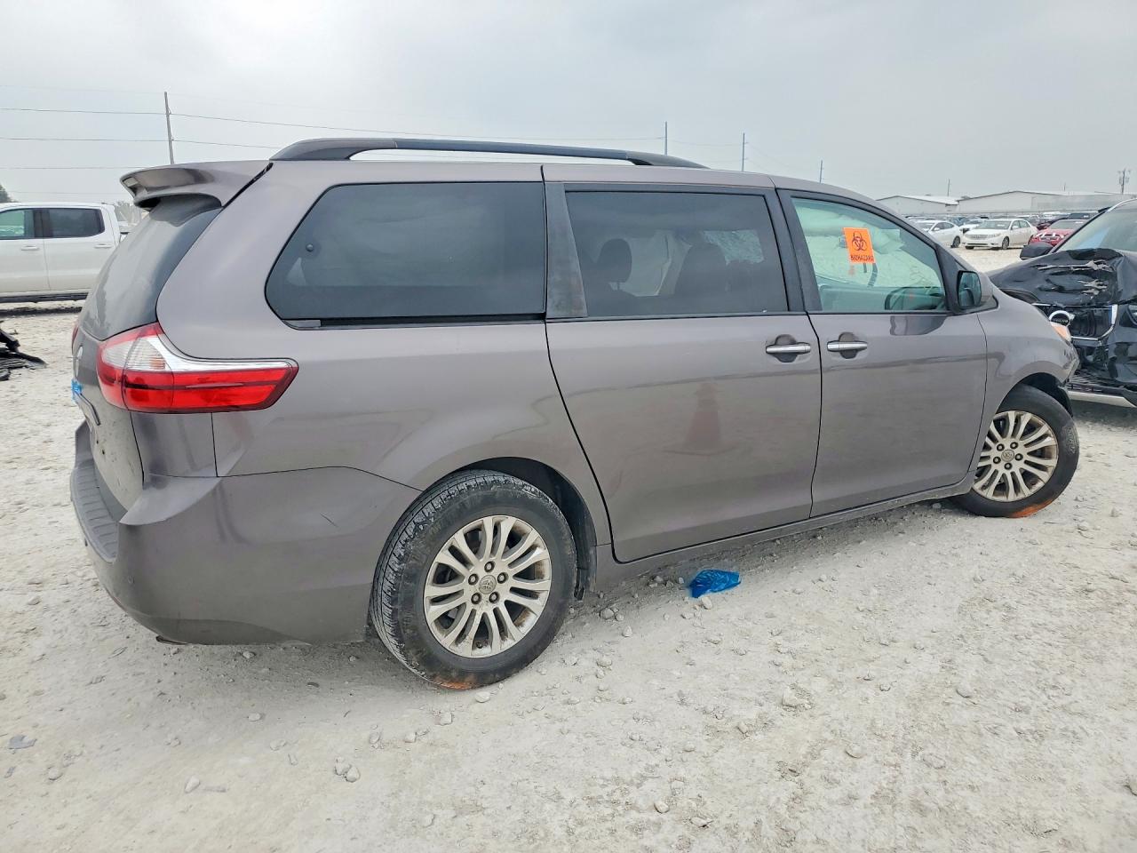 Toyota Sienna Xle 8-passenger