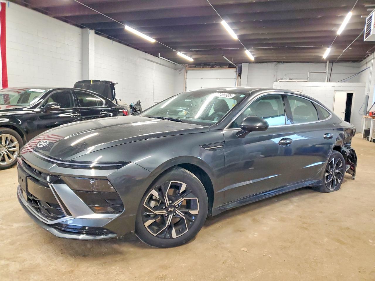 Salvage Hyundai SONATA Image