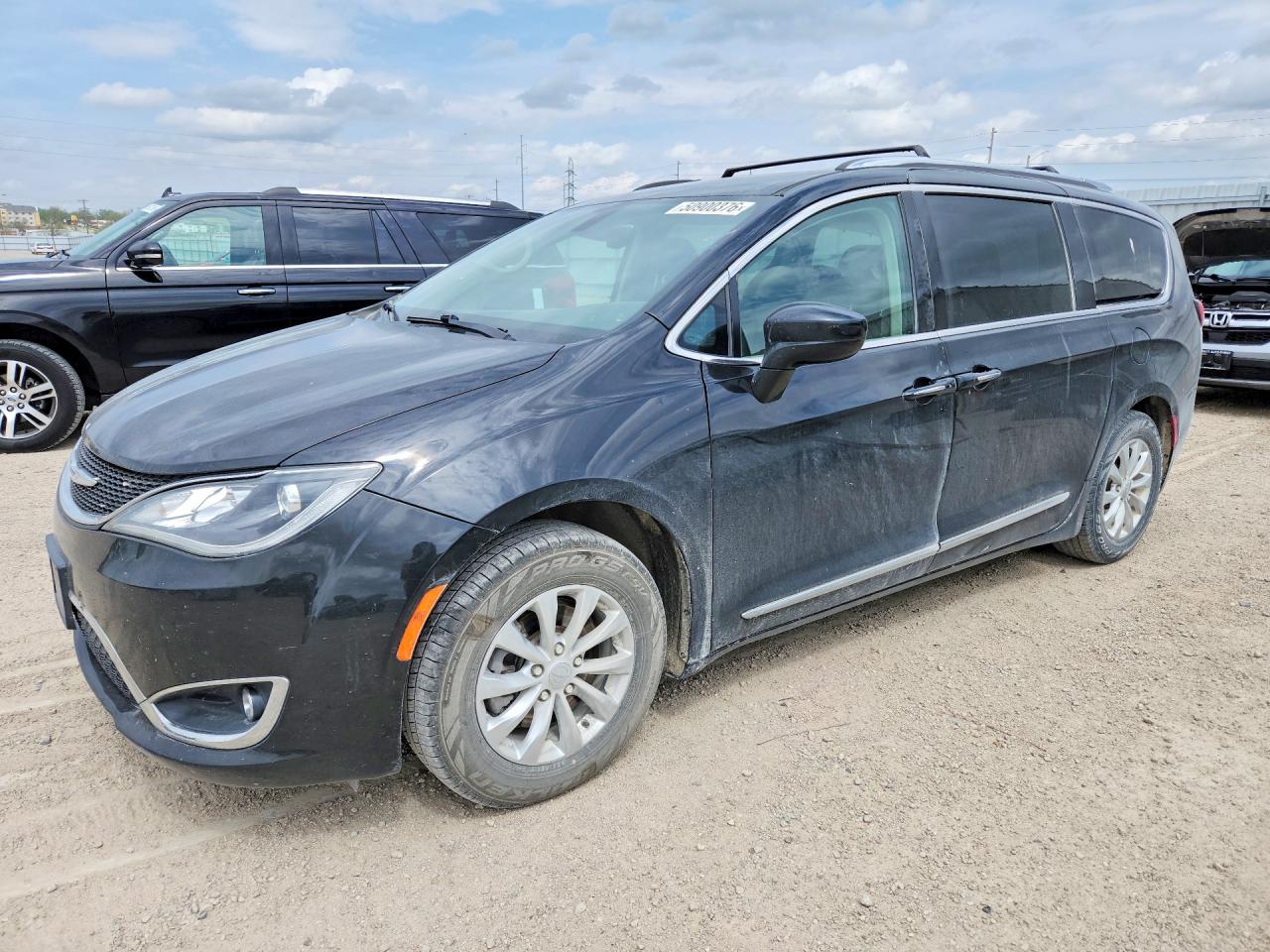 Salvage Chrysler Pacifica Image