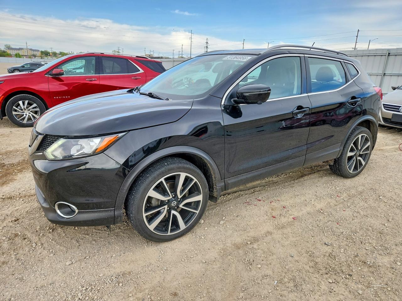 Salvage Nissan Rogue Image