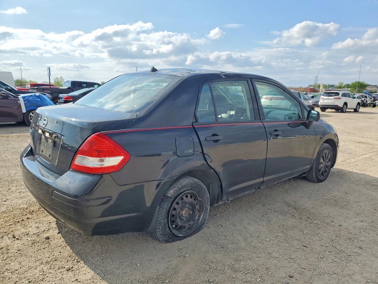 Nissan Versa 1.6 Base