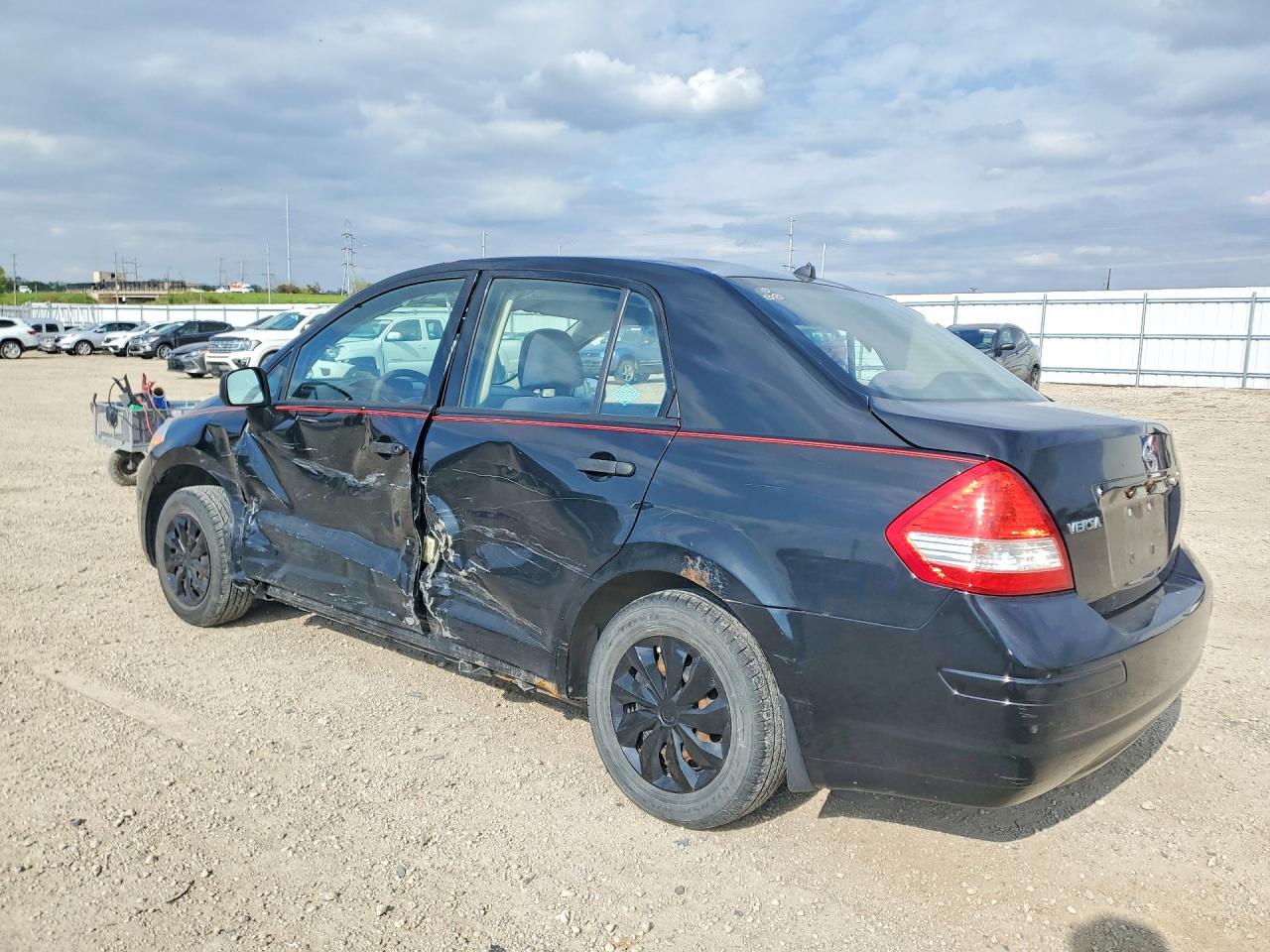 Nissan Versa 1.6 Base