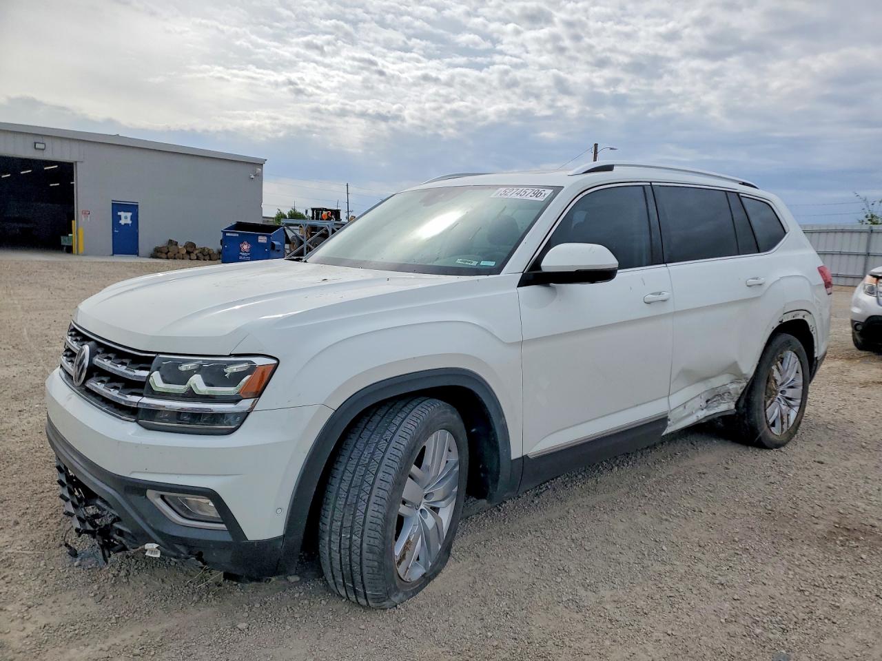 Salvage Volkswagen Atlas Image