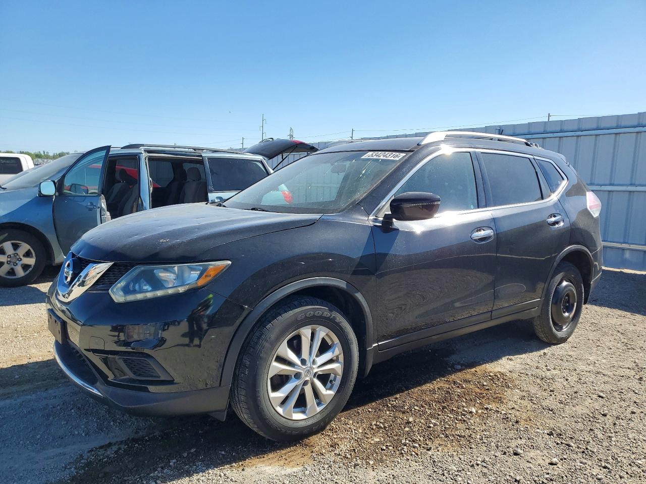 Salvage Nissan Rogue Image