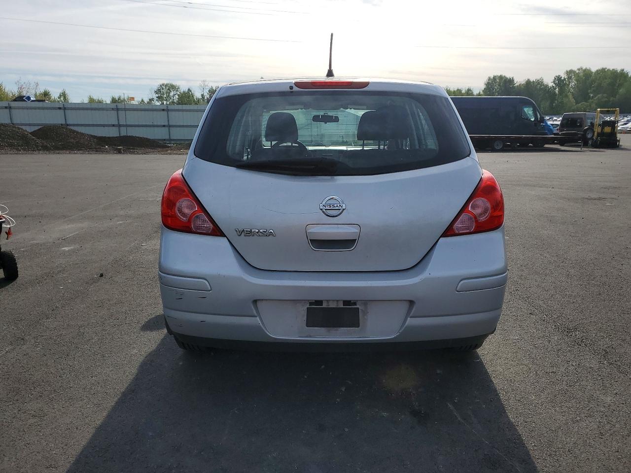 Nissan Versa 1.8 S
