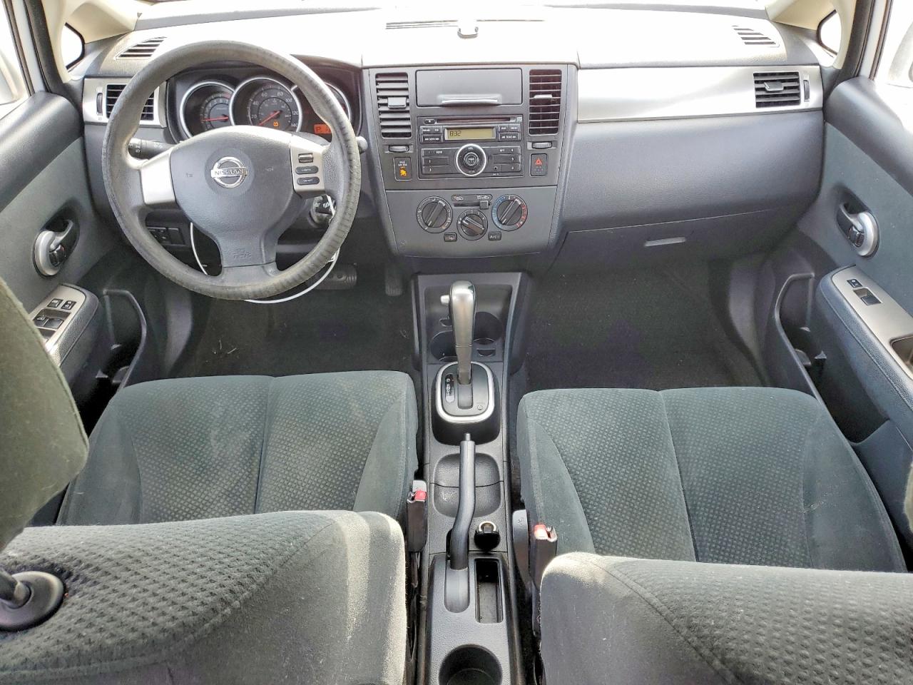 Nissan Versa 1.8 S