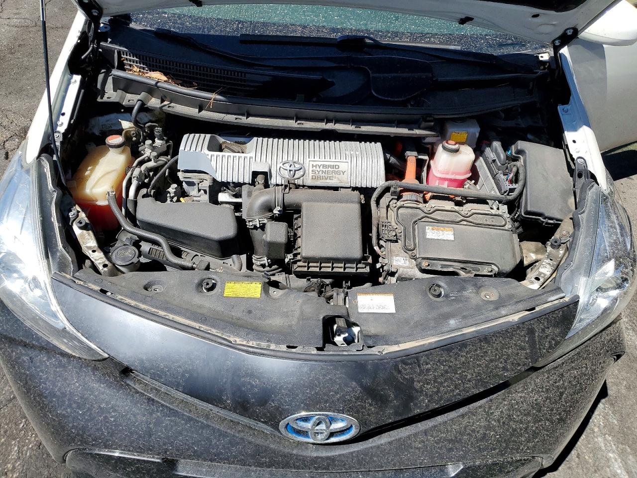 Toyota Prius v Three