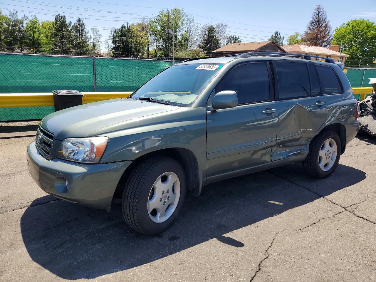 Salvage Toyota Highlander Image